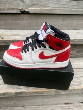 Air Jordan 1 Retro High OG Heritage White/University Red/Black Size 7Y